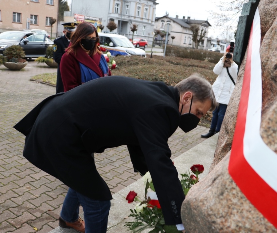 Rocznica wyzwolenia Szamotuł. Złożenie kwiatów.