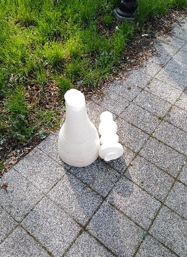 Foto - uszkodzony pionek