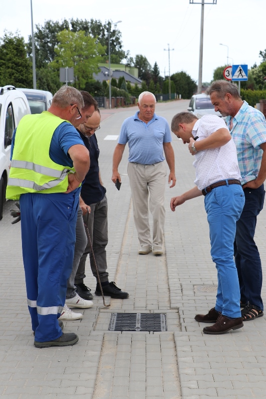 Zdjęcie - odbiór inwestycji drogowej.