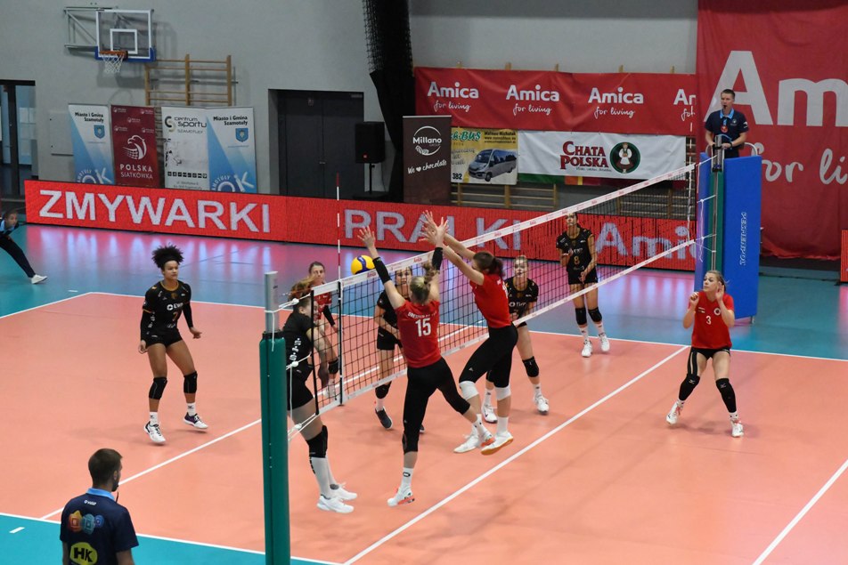 Zdjęcie - Mecz siatkarski na turnieju Amica Cup Zdjęcie - Mecz siatkarski na turnieju Amica Cup