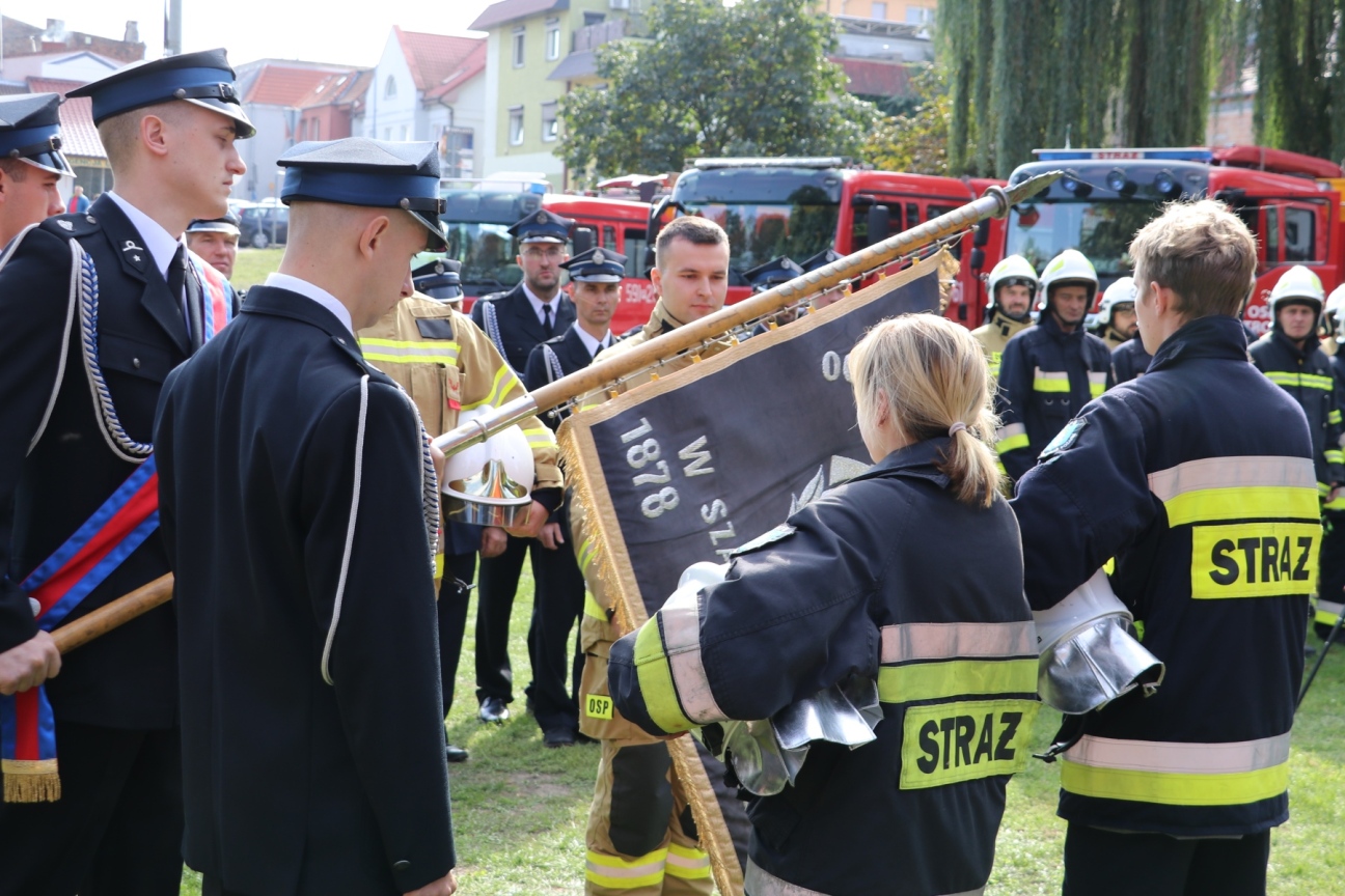 Zdjęcie - Przekazanie Wozu Strażackiego OSP