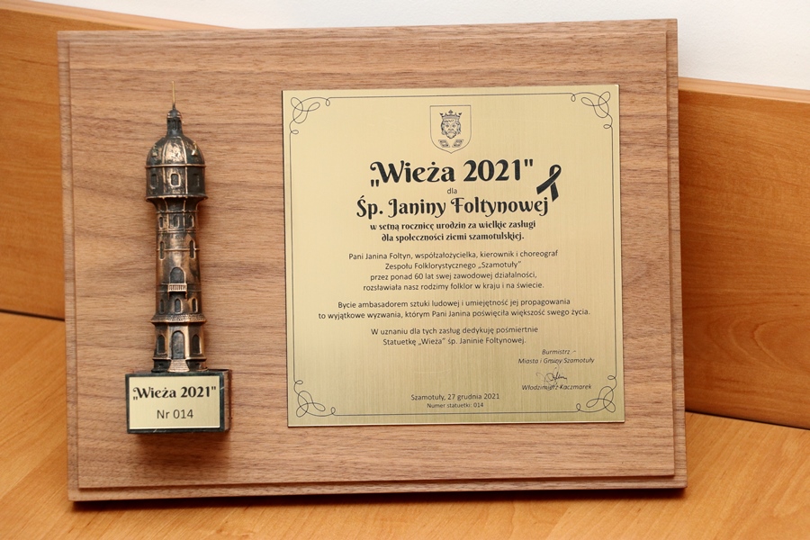 Statuetka "Wieża 2021" przyznana śp. Janinie Foltyn