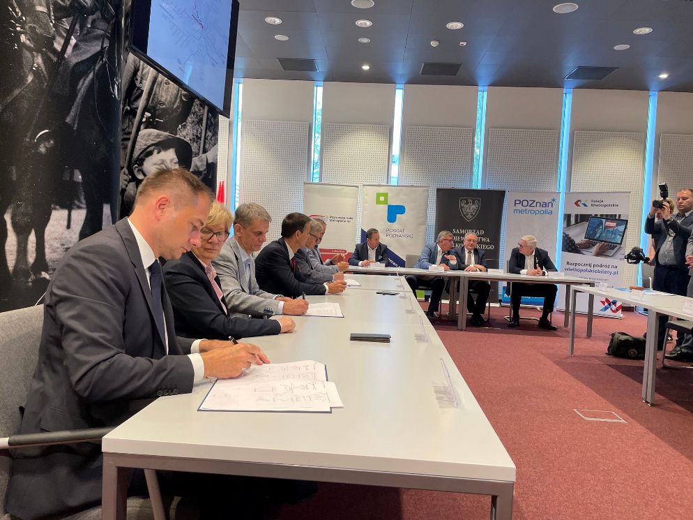 Zdjęcie - Porozumienie dotyczące linii Poznańskiej Kolei Metropolitalnej Zdjęcie - Porozumienie dotyczące linii Poznańskiej Kolei Metropolitalnej