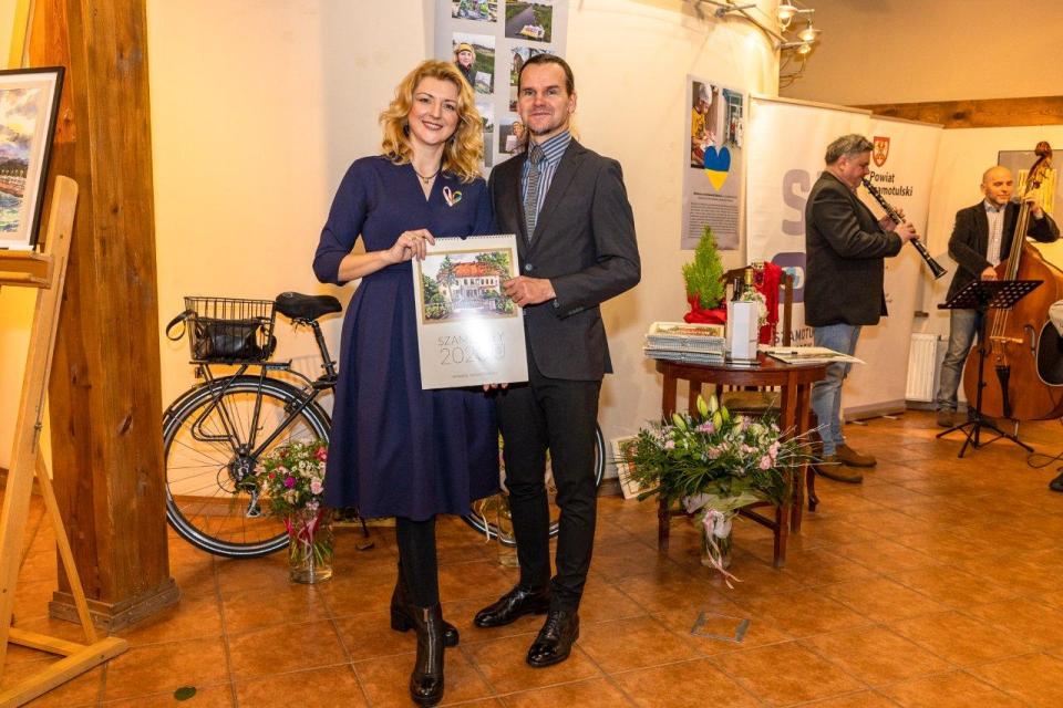 Zdjęcie - Wystawa akwareli "Szamotuły. Inne spojrzenie Viktorii Popovej"